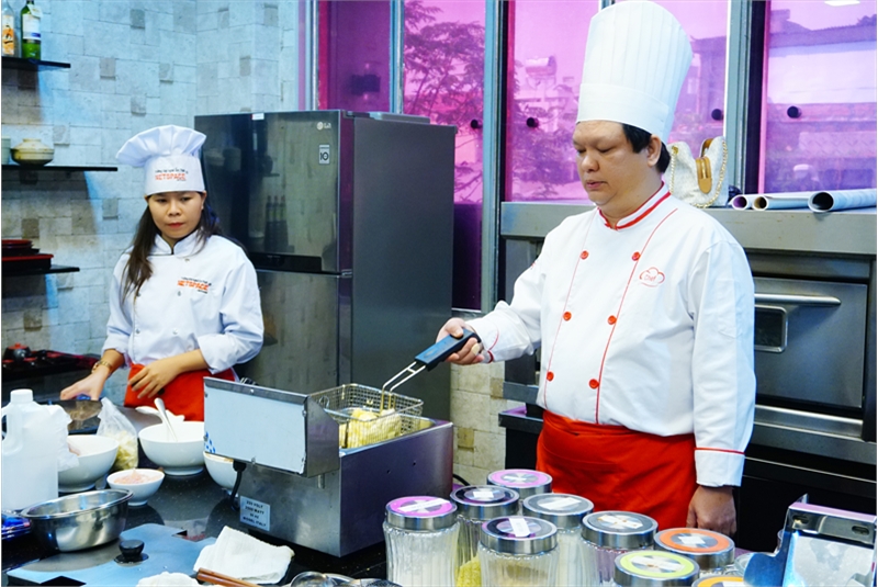 Cảm nghĩ của chị Tuyết – Học bí quyết nấu Mì cay và thức ăn nhanh