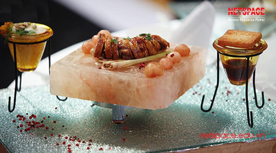 Võ Hoàng Nhân đăng quang cuộc thi Đầu Bếp Đỉnh Top Chef Vietnam mùa đầu tiên với giải thưởng 500 triệu