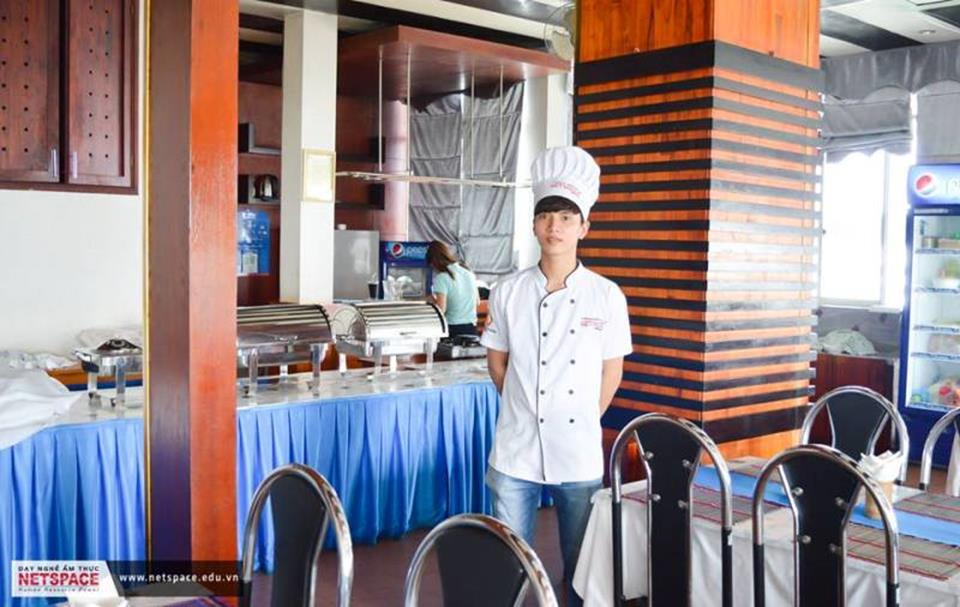 Công Minh lớp Bếp Quốc tế- Bếp trưởng tại Pacific Hotel