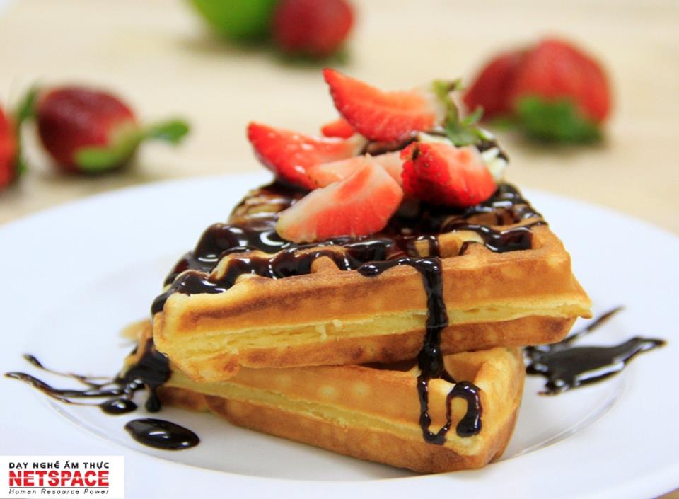 Anh Vân học làm bánh để phát triển mô hình Cafe bánh