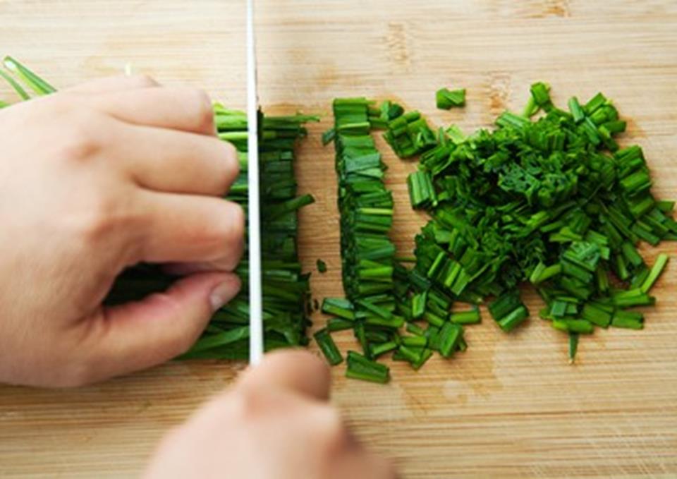 Cách làm bánh hẹ đơn giản mà cực hấp dẫn
