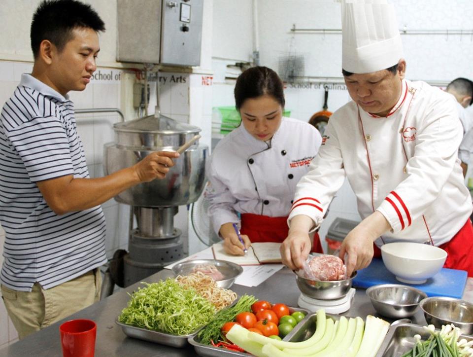 Chị Huyền học bí quyết nấu Bún mọc- dọc mùng để mở quán
