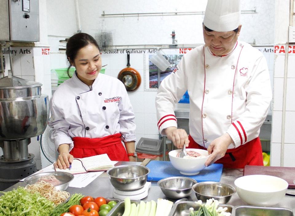 Chị Huyền học bí quyết nấu Bún mọc- dọc mùng để mở quán