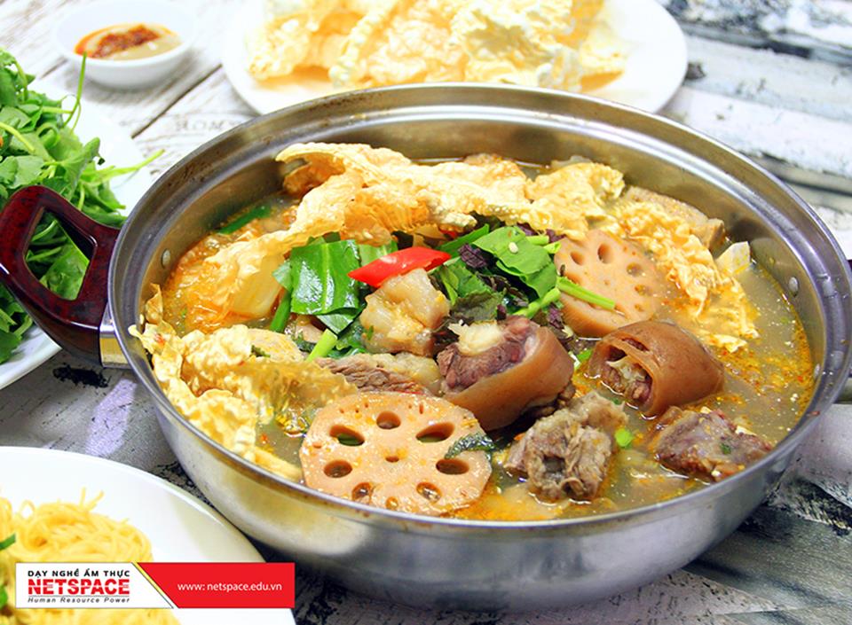 Chị Trâm học lẩu bò để bổ sung vào quán