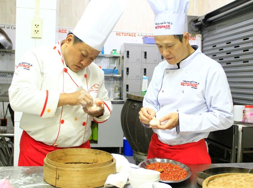 Chú Bình học Bánh bao nhân thịt xá xíu và Heo quay miếng