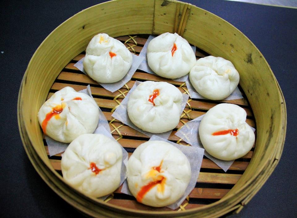 Chú Bình học Bánh bao nhân thịt xá xíu và Heo quay miếng
