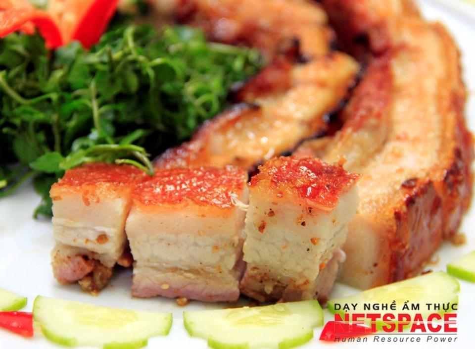 Chú Bình học Bánh bao nhân thịt xá xíu và Heo quay miếng