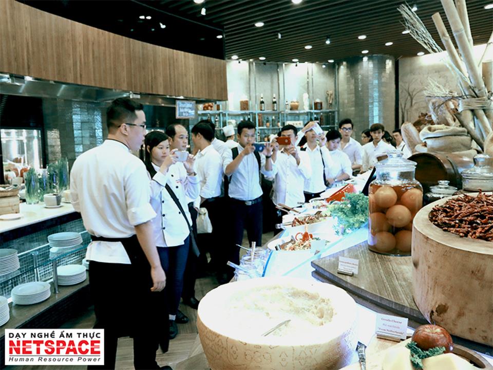 Học viên Netspace trải nghiệm môi trường làm việc tại khách sạn 5 sao New World Sài Gòn