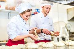 TUYỂN DỤNG NHÂN VIÊN BẾP BÁNH