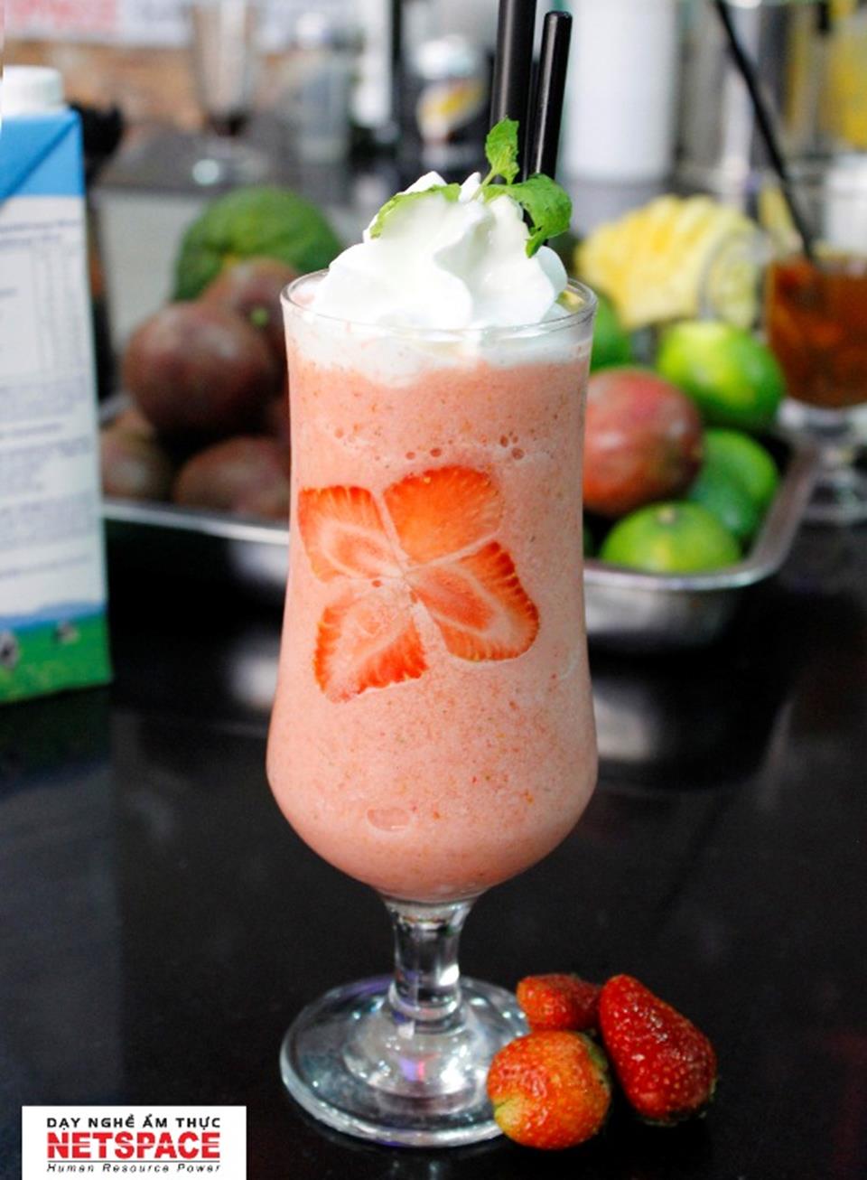 Cách làm Smoothie dâu tây thơm ngon, bổ dưỡng