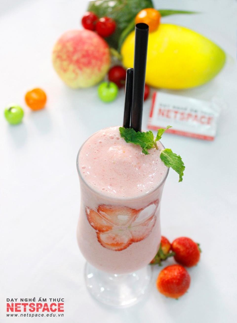 Cách làm Smoothie dâu tây thơm ngon, bổ dưỡng