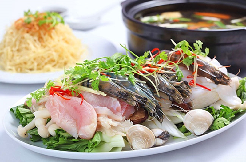 Lẩu hải sản ngon nên được phục vụ cùng với những món ăn phụ nào?

