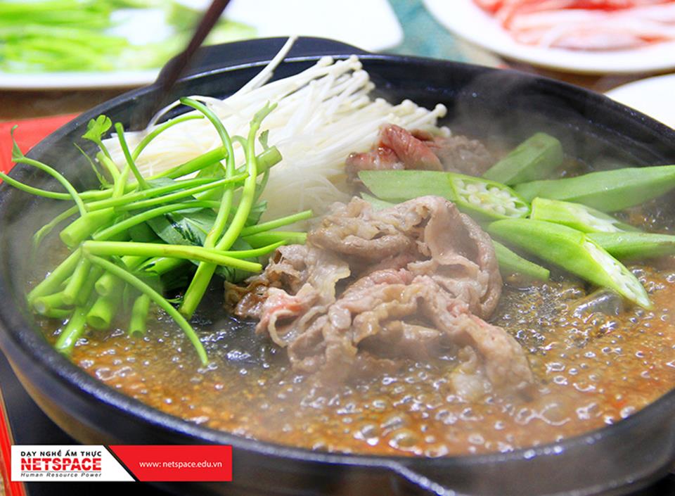 Chị Nhi học món Bò lế rồ để bổ sung vào Bếp Quán