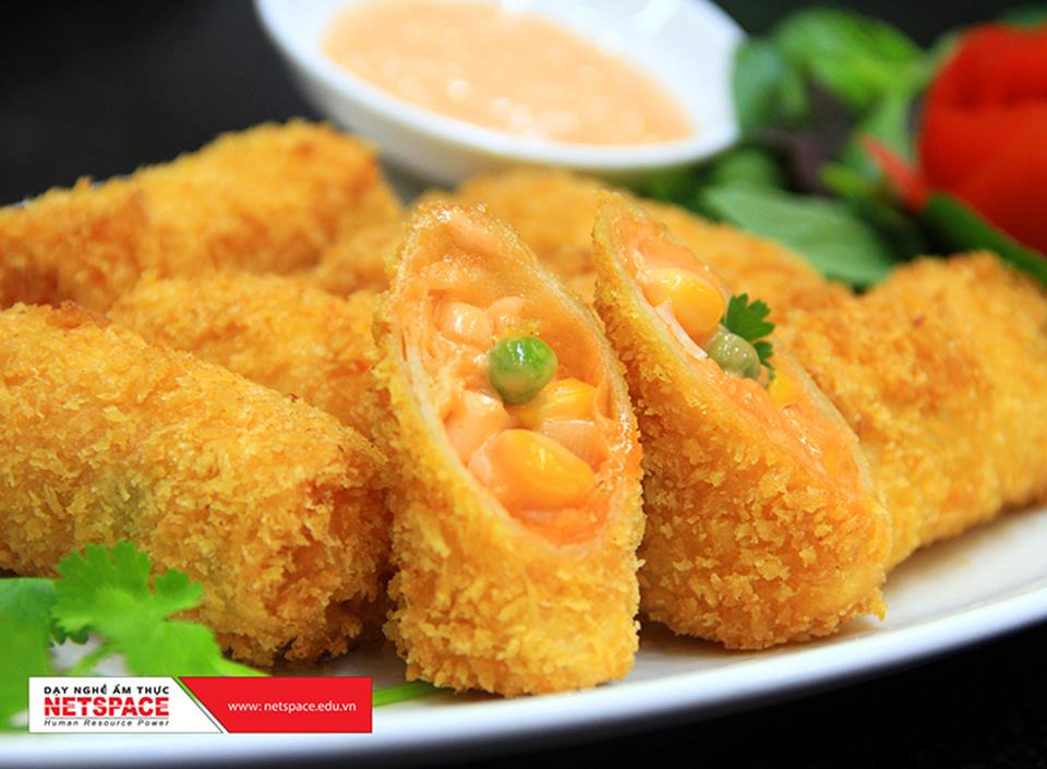 Chị Nhi học món Bò lế rồ để bổ sung vào Bếp Quán