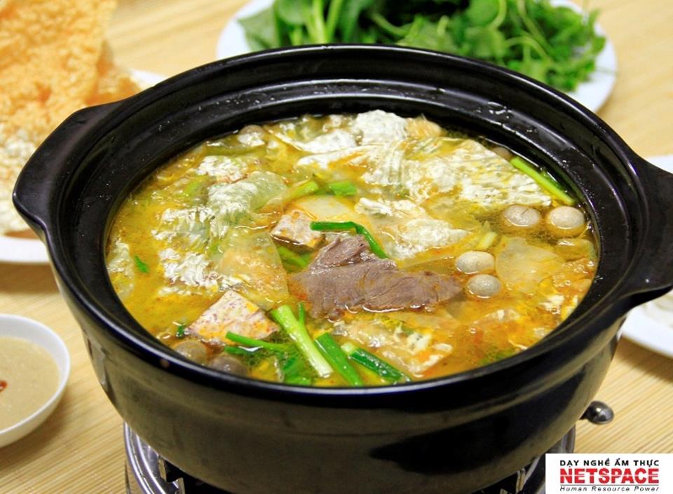 Chị Nhi học món Bò lế rồ để bổ sung vào Bếp Quán