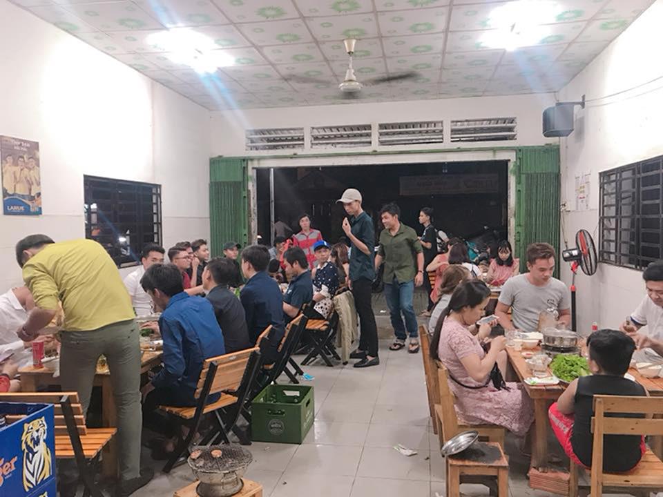 Chị Nhi học món Bò lế rồ để bổ sung vào Bếp Quán