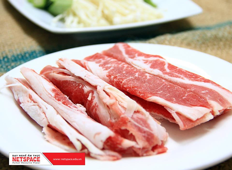 Chị Nhi học món Bò lế rồ để bổ sung vào Bếp Quán