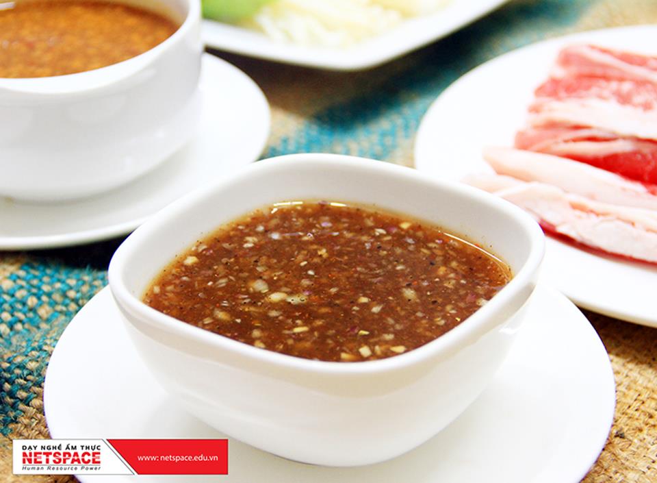 Chị Nhi học món Bò lế rồ để bổ sung vào Bếp Quán