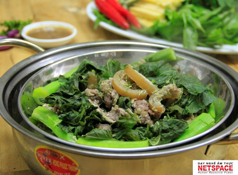 Chị Nhi học món nhậu về bò để bổ sung vào Bếp Quán