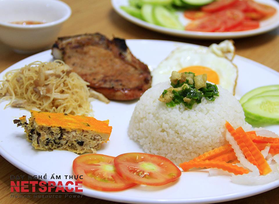 Chị Quy học nấu Phở và Cơm tấm để kinh doanh tại Canada