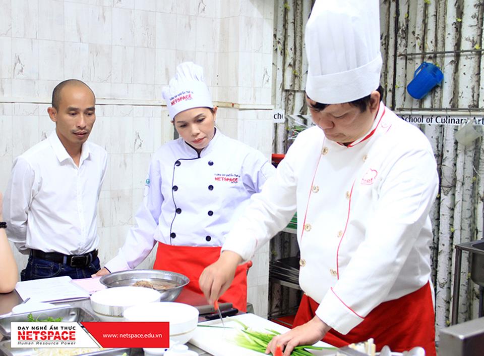 Chị Quy học nấu Phở và Cơm tấm để kinh doanh tại Canada