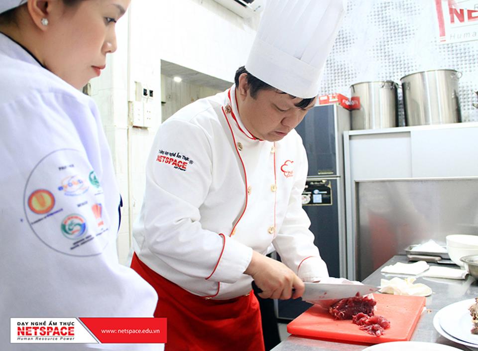 Chị Quy học nấu Phở và Cơm tấm để kinh doanh tại Canada