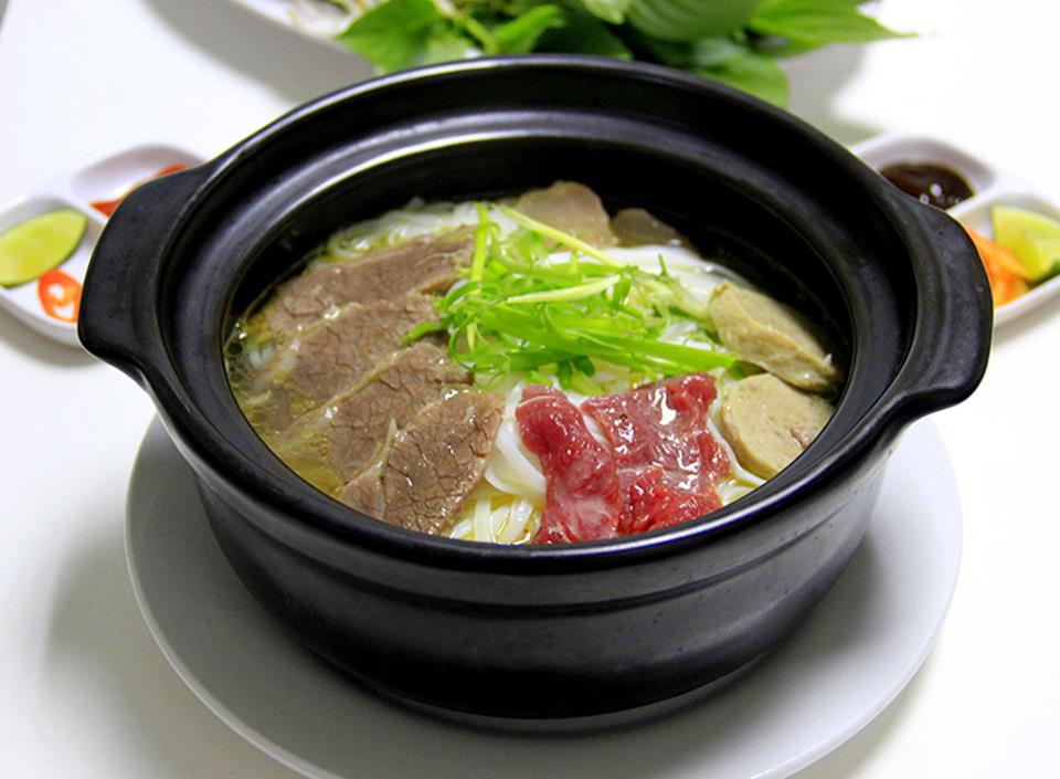 Chị Quy học nấu Phở và Cơm tấm để kinh doanh tại Canada