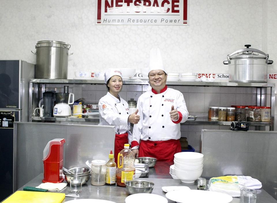 Chị Trần Thị Thanh Hà (Hungari) - Học nấu Phở