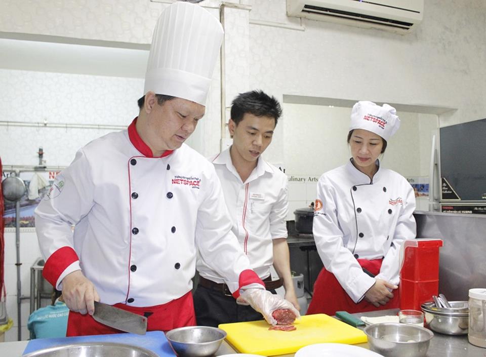 Chị Trần Thị Thanh Hà (Hungari) - Học nấu Phở