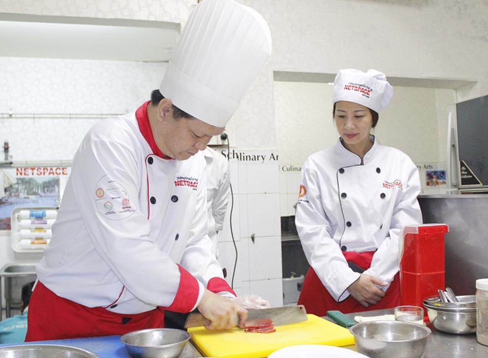 Chị Trần Thị Thanh Hà (Hungari) - Học nấu Phở