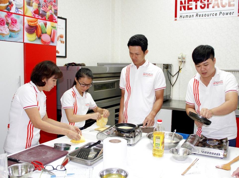 Cô gái 9X Thanh Tuyền từ bỏ Đại học để theo đuổi nghề bánh