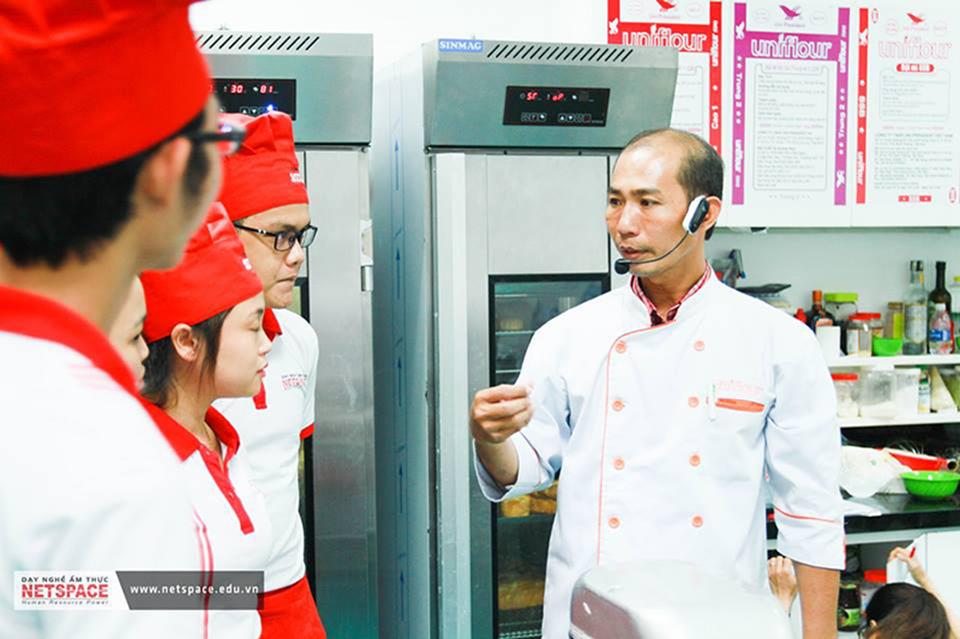 Học viên khám phá quy trình sản xuất bột làm bánh hiện đại tại nhà máy UniFlour