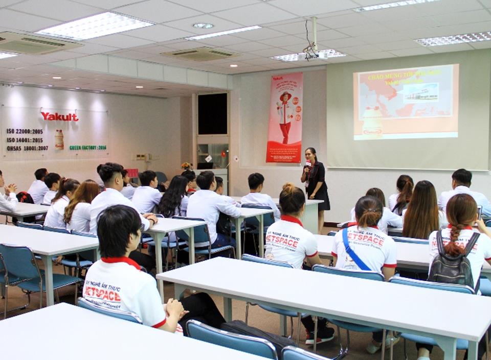 Học viên Netspace tham quan Nhà máy Yakult Việt Nam