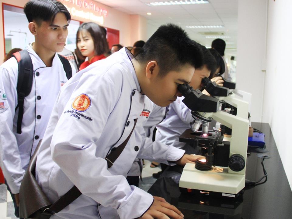 Học viên Netspace tham quan Nhà máy Yakult Việt Nam
