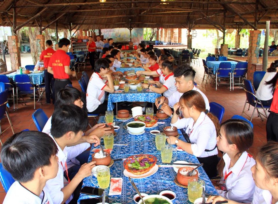 Học viên Netspace tham quan Nhà máy Yakult Việt Nam