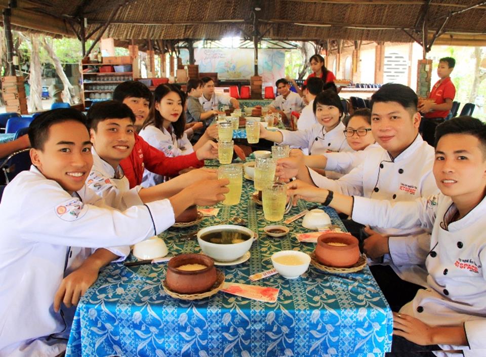 Học viên Netspace tham quan Nhà máy Yakult Việt Nam
