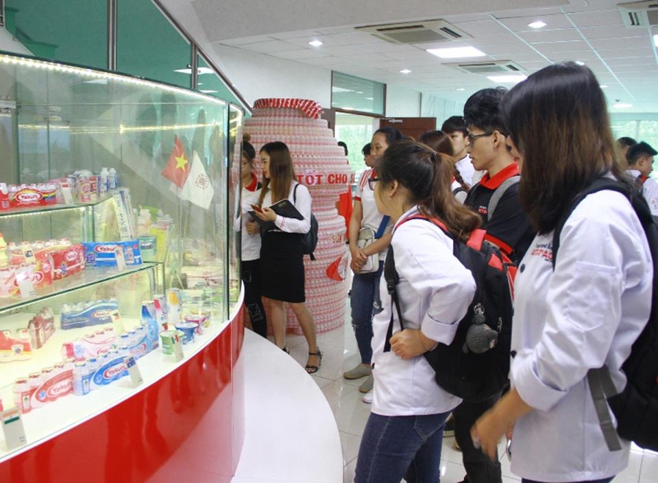 Học viên Netspace tham quan Nhà máy Yakult Việt Nam
