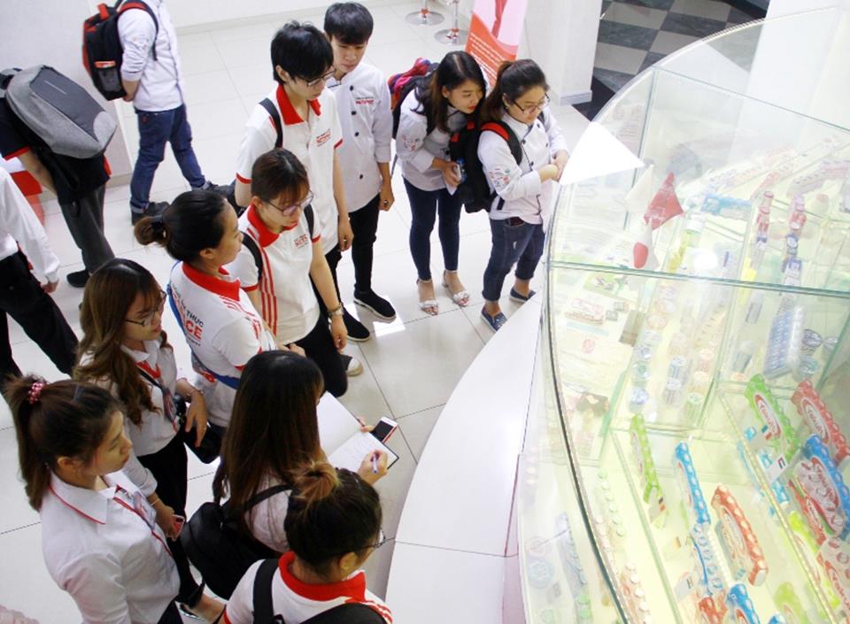 Học viên Netspace tham quan Nhà máy Yakult Việt Nam