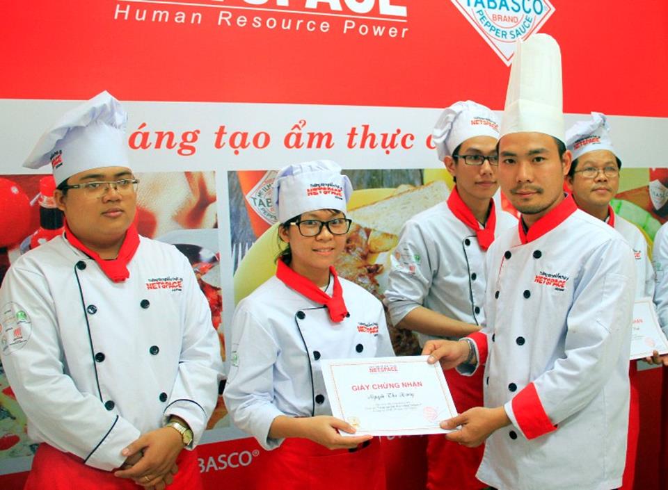 Học viên tranh tài tại Chung kết cuộc thi Sáng tạo ẩm thực cùng Tabasco