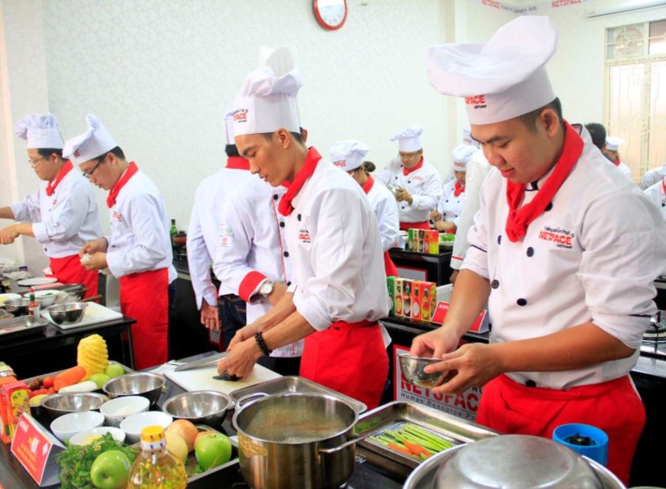 Học viên tranh tài tại Chung kết cuộc thi Sáng tạo ẩm thực cùng Tabasco