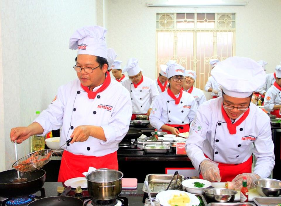 Học viên tranh tài tại Chung kết cuộc thi Sáng tạo ẩm thực cùng Tabasco