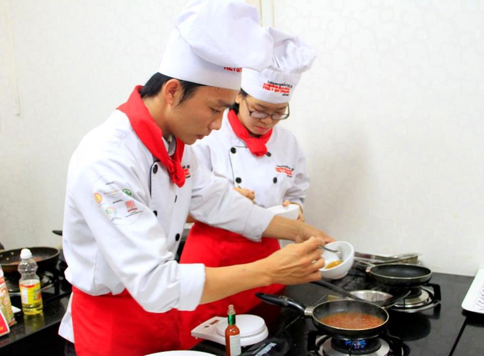 Học viên tranh tài tại Chung kết cuộc thi Sáng tạo ẩm thực cùng Tabasco