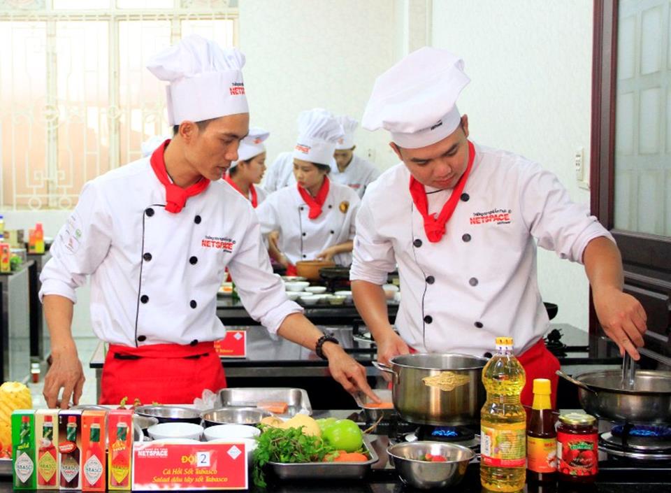 Học viên tranh tài tại Chung kết cuộc thi Sáng tạo ẩm thực cùng Tabasco