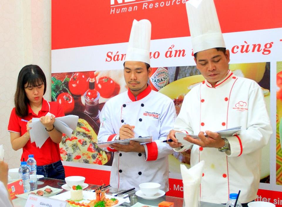 Học viên tranh tài tại Chung kết cuộc thi Sáng tạo ẩm thực cùng Tabasco