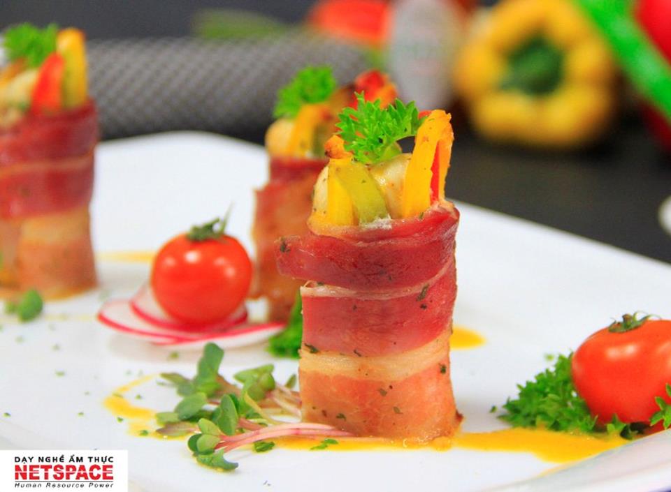 Học viên tranh tài tại Chung kết cuộc thi Sáng tạo ẩm thực cùng Tabasco