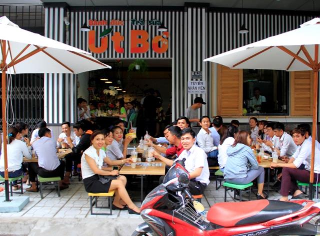 Quán Bánh đúc- Trà sữa Út Bơ hút khách quận Tân Phú