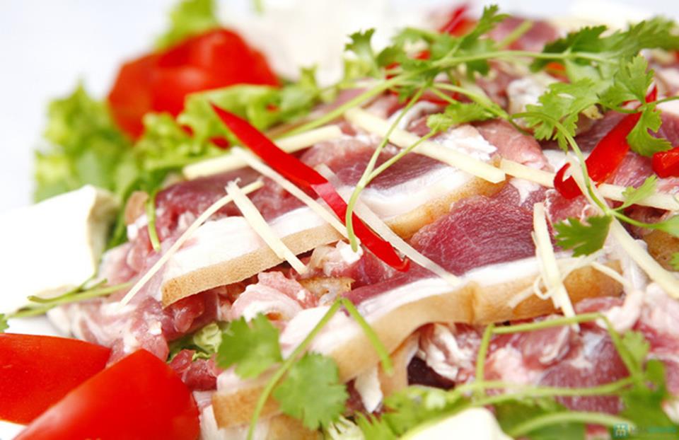 TUYỂN NHÂN VIÊN BẾP LÀM VIỆC TẠI NHÀ HÀNG DÊ