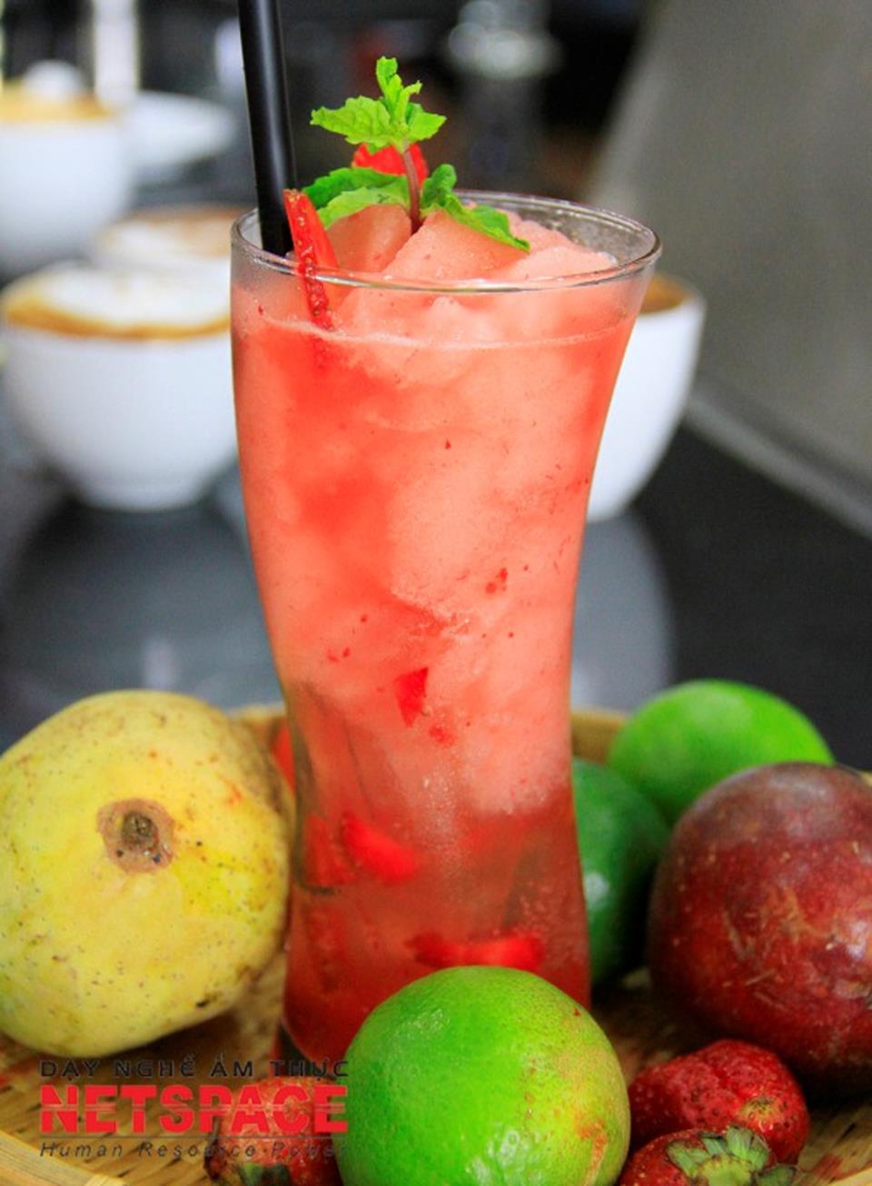 Học viên Huỳnh Kim Bằng trải nghiệm về nghề Pha chế