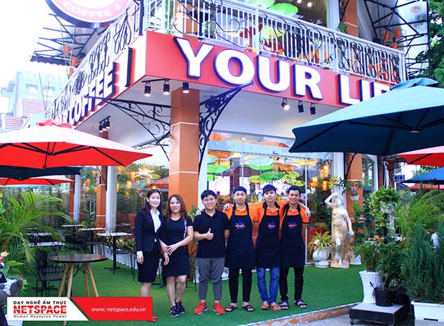 Đến HD Star Coffee của Mỹ & Đô ngắm “phố Hội” vừa lạ vừa quen
