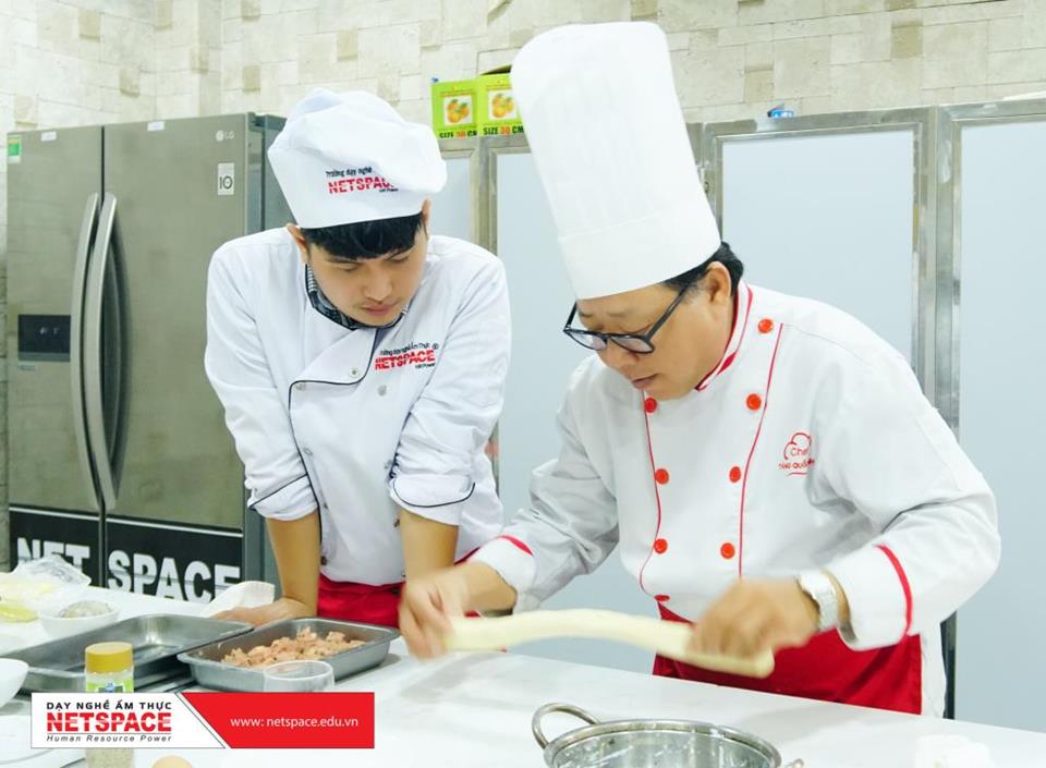 Anh Nhật Anh học Dimsum để bổ sung vào quán trà sữa ở Tiền Giang